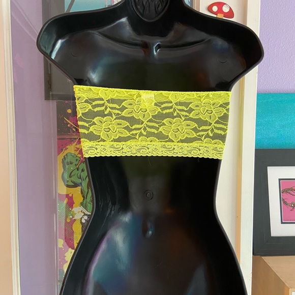 Neon yellow lace bra 💛 size medium - Picture 2 of 5